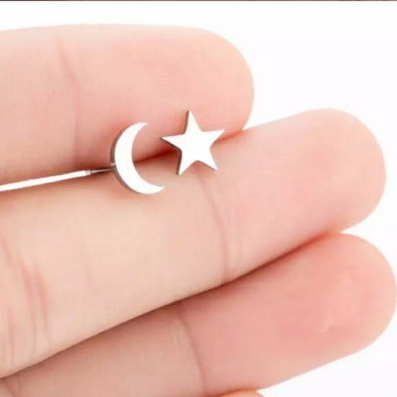 NWOT Gold Moon & Star Studs - Picture 2 of 7